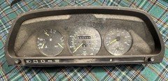 1982 MERCEDES 300SD W126 SPEEDOMETER CLUSTER …..OEM