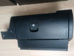 2003-2008 VOLKSWAGEN BEETLE GLOVE BOX with AUX IN Black OEM