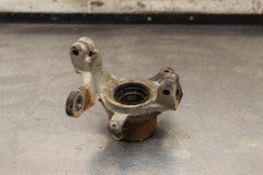2004 Suzuki Eiger Quadrunner 400 FRONT LEFT STEERING SPINDLE KNUCKLE E157