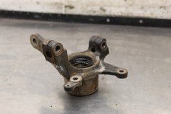 2004 Suzuki Eiger Quadrunner 400 FRONT RIGHT STEERING SPINDLE KNUCKLE E157