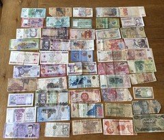 50 Different World Banknotes - Lot 40