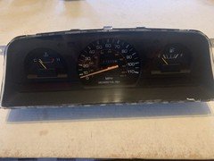 89-90 TOYOTA PICKUP 3.0 INSTRUMENT CLUSTER 5 SPEED 4x4 GAUGES 187k MILES OEM