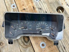 97-01 Jeep Cherokee XJ Instrument  Speedometer Cluster With Tach Unknown Miles