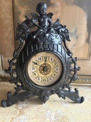 Antique Ornate Nouveau Cast Iron Footed Mantel Clock w/ Angel Cherub