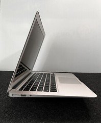 Apple MacBook Air 13.3" 2017 Core i5 1.8ghz 8GB ram 128GB SSD OS Monterey A1466