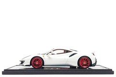BBR Models 1:18 Ferrari 488 Pista in Bianco Italia / Carbon Base (#0/24) BBR Models 1:18 Ferrari 488 Pista in Bianco Italia / Carbon Base (#0/24)