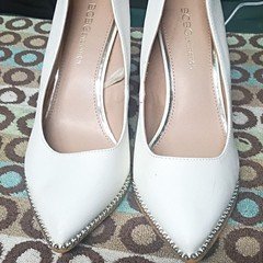 BCBGeneration Women’s White Pointed Toe Stud Trim Slip-On Stiletto Pumps