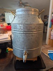 Beverage Dispenser 2.54 Gallon W Spout  Handles and lid. Party Lemonade stand!