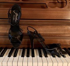 Black Evening Shoes Size 8.5  Vintage Made in Italy Satin Rhinestone Classic