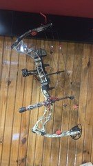 Bowtech Assassin SD (Short Draw) RH 60lb Compound Bow Package Great Condition!