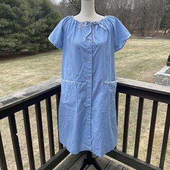 BUZZ ABOUT House Coat Robe Gown Lounge Grannycore MuMu Snap Up 80s Vtg Medium