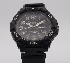 Casio MRW-210H Men’s 50mm Sport Watch Quartz 100M Day Date Black Runs Great