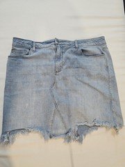 Cello Women's Plus XL/2X Light Wash Denim Fringe Short Skirt w/ Pockets