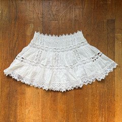 Charo Ruiz White Lace Mini Skirt XS Elastic Waist Pull-On Ruffle Accents