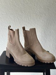 chelsea & Violet Women’s Beige Leather Chelsea Ankle Boots Slip-On Round Toe