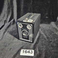 Eastman Kodak Company Brownie Target Six-20 Black Vintage Box Camera