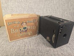 Eastman Kodak No 2 B Brownie Camera And Original Box, Shutter, Crank, Spool Work