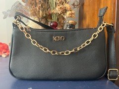 Faux leather xoxo purse w/ gold chain. Shoulder strap adjustable, can’t come off
