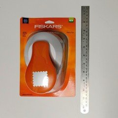 Fiskars 101440-1001 Stamp Out Lever Punch Extra Large, 2-9/16" Stamp Shape