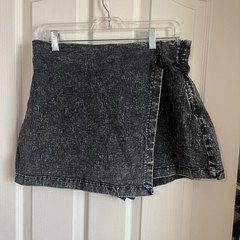 Flying Tomato Women's Black Solid Denim Skort Short Length, Size L Regular
