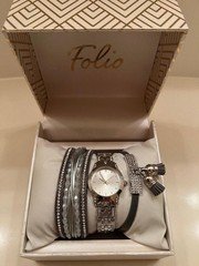 Folio Women’s Quartz Watch Bracelet Set Silver Tone Boxed Needs Battery