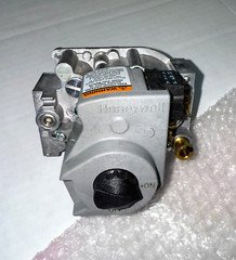 GENUINE OEM REPLACEMENT HONEYWELL GAS VALVE REGULATOR 24V NATURAL GAS 109877