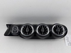 GLA250    2022 2021 2022 2023 MERCEDES GLA250 CENTER BEZEL
