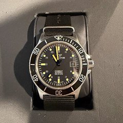 Glycine Combat Sub GL0083 Swiss Made Automatic Diver 42mm 200m Black Dial