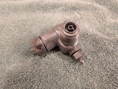 GM Speedometer Ratio Adapter 1583624 1:.833 Ratio, Right-Angle