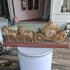 Gold Metal Horse-Drawn Carriage Desk Clock, Analog, Arabic Numerals