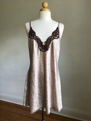 GORGEOUS VTG Dominique & Simone Hand-dyed Silky Satin & Lace Chemise Lingerie M