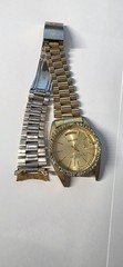 Gruen Quartz Day/Date Gold Tone Analog Wristwatch for REPAIR OR PARTS