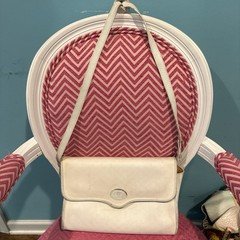 Gucci White GG Shoulder Bag Magnetic Flap Zip Pocket Gold Hardware Lined Pockets