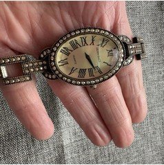 HEIDI DAUS Vintage Style Oval Watch. It Works!