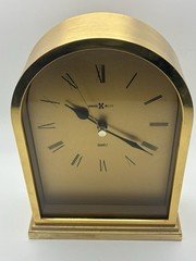 Howard Miller Quartz Desk / Mantel/ Shelf Clock Runs, keeps time, new battery