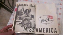 HOWARD STERN AUTOGRAPHED MISS AMERICA BOOK W/KISS CONTEST PRIZE NICE (1-50)