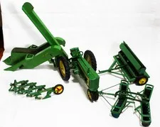 This is a picture showing 1950s ERTL JOHN DEERE TRACTOR FARM TOY SET great shape!!