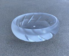Lalique Crystal Large 7.25” Yseult Bowl