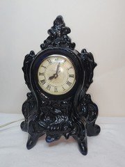 Lanshire Electric Mantel Clock BLK Scroll Keeps Time As It Should...Vintage 