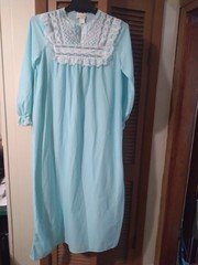 LARGE NWOT  VTG GOTHAM NEW YORK SEAFOAM EMBROIDERED QUILTED NIGHTGOWN