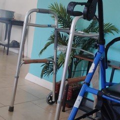 Lightweight Silver Aluminum Folding Walking Frame w/ Front Wheels & Rear Tips