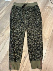 Lululemon No Sweat Pant Mystic Jungle Fatigue Green Side Zip Jogger Size 6