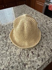 Michael Kors Women's bucket hat, crafted from a tactile crochet, S-M size