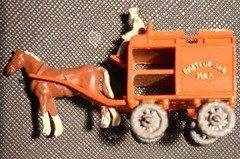 Moko Lesney Matchbox No. 7A Gold Horse Drawn Milk Float Wagon Ex Paint