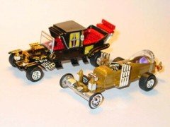 MUNSTERS KOACH & DRAGULA CAR SET COLLECTIBLE TV FAMILY & COFFIN CARS -Gold/Black