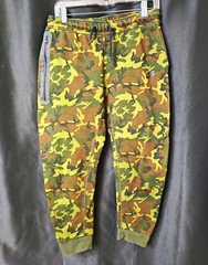 Nike Youth Camouflage Jogger Pants XL Drawstring Elastic Waist Zip Pocket