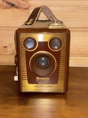 ••Kodak Brownie Six-20 Box Camera Model F w/ Flash Contacts Vintage 50s England