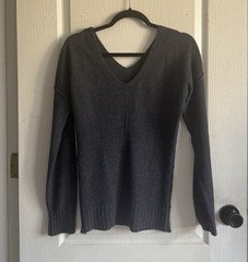 PINK ROSE Women's Gray V-Neck Knit Pullover Sweater Long Sleeve Size M