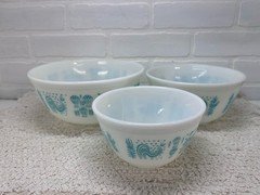 Pyrex Bowl Set - Amish Buterprint - Three Nesting Bowls