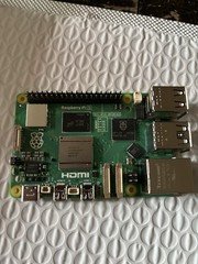 Raspberry Pi 5(Arm Cortex-A76 2.40GHZ, 4GB RAM ) All in one Desktop